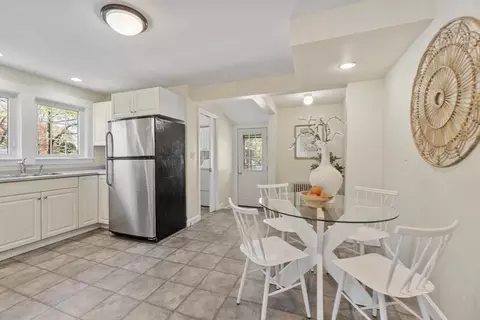 Entry Way - 54 Pratt St, Reading, MA 01867 photo 3 of 9