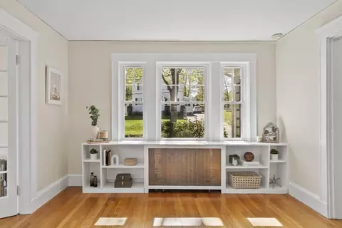Entry Way - 54 Pratt St, Reading, MA 01867 photo 5 of 9