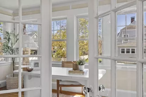 Entry Way - 54 Pratt St, Reading, MA 01867 photo 6 of 9
