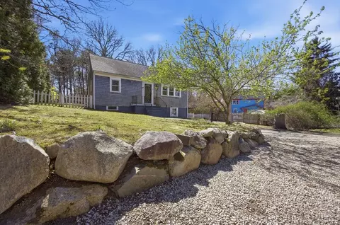 14 Saint Anns Ln, Teaticket, MA 02536