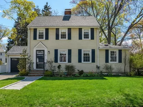 11 Bunker Ln, Newton, MA 02465