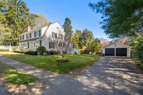 16 Denton Rd, Wellesley, MA 02482 photo 2