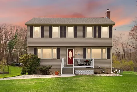 105 Greenmeadow Dr, Tewksbury, MA 01876