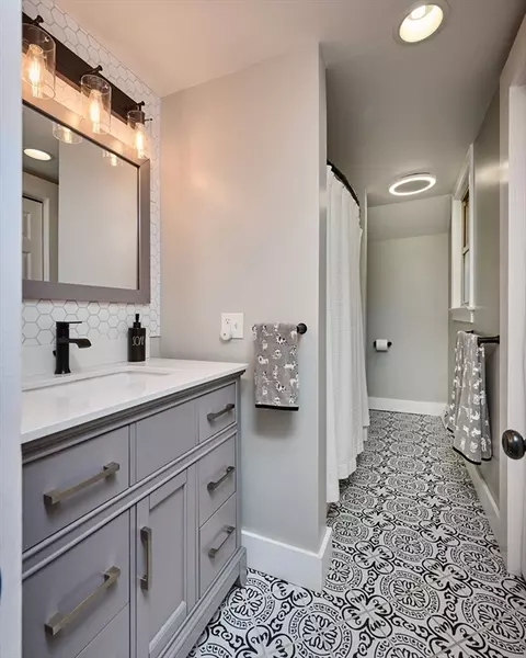 11 Glendale St, Easthampton, MA 01027 photo 30