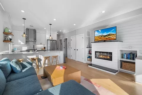 111 Beacon St #B, Somerville, MA 02143