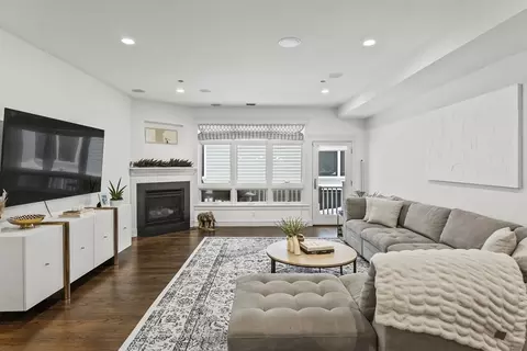 350 W 2nd St #2, Boston, MA 02127