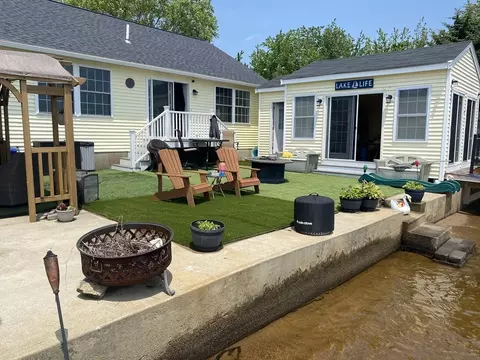33 Shore Ave, Lakeville, MA 02347
