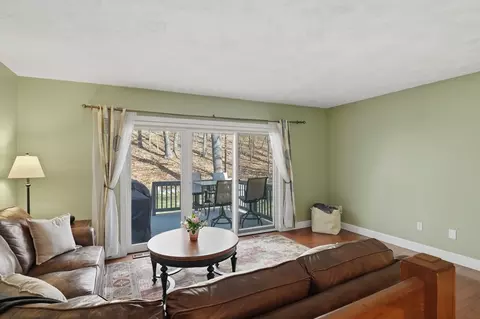 Living - 31 Blithewood Ave #701, Worcester, MA 01604 photo 2 of 5