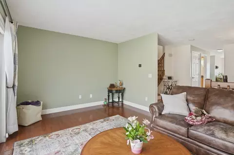 Living - 31 Blithewood Ave #701, Worcester, MA 01604 photo 3 of 5