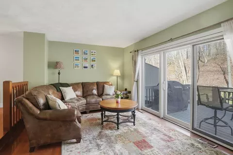 Living - 31 Blithewood Ave #701, Worcester, MA 01604 photo 1 of 5