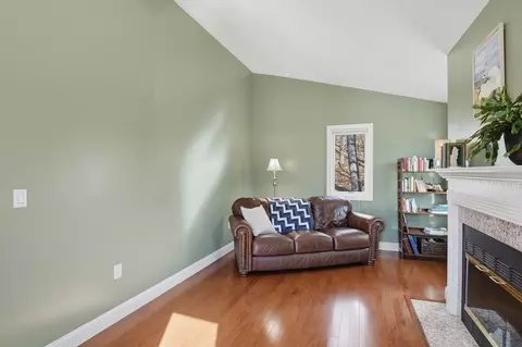 Living - 31 Blithewood Ave #701, Worcester, MA 01604 photo 4 of 5
