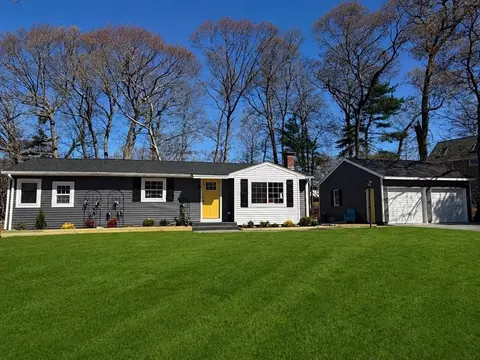 9 Valley St, Duxbury, MA 02332