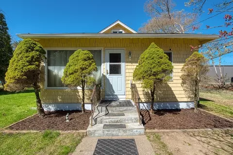 82 Braley Rd, Freetown, MA 02717