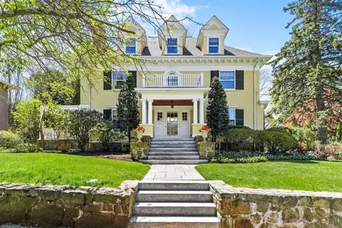 7 Cliff St, Winchester, MA 01890
