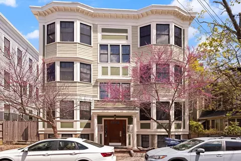 27 Prince St #3L, Cambridge, MA 02139