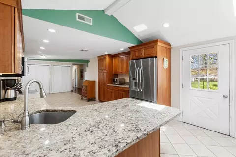52 Coolidge Rd, Danvers, MA 01923 photo 12