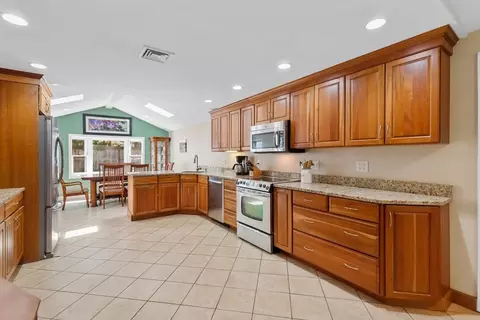52 Coolidge Rd, Danvers, MA 01923 photo 9