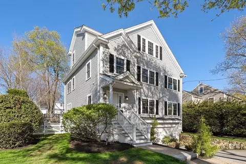 152 Charlton St, Arlington, MA 02476