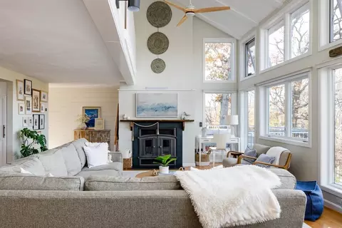 Living - 255 Elm St, Marshfield, MA 02050 photo 2 of 8