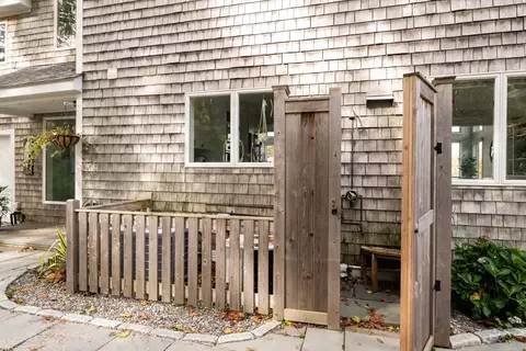 Exterior - 255 Elm St, Marshfield, MA 02050 photo 4 of 10