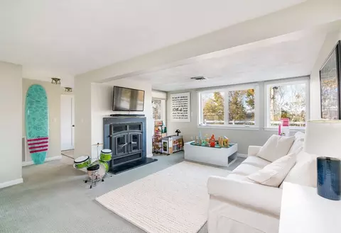 Living - 255 Elm St, Marshfield, MA 02050 photo 8 of 8