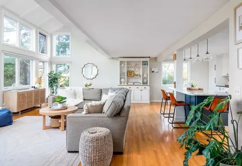 Living - 255 Elm St, Marshfield, MA 02050 photo 5 of 8
