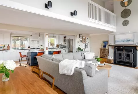 Living - 255 Elm St, Marshfield, MA 02050 photo 3 of 8