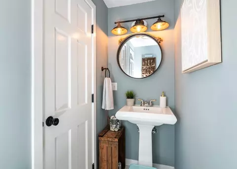 Bath - 255 Elm St, Marshfield, MA 02050 photo 1 of 4