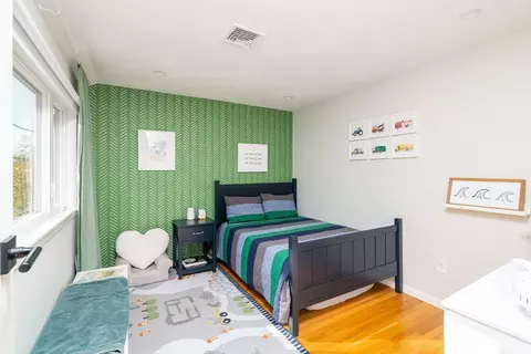 Bedroom - 255 Elm St, Marshfield, MA 02050 photo 2 of 4
