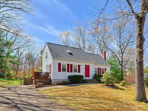 6 Hillside Rd, Plainville, MA 02762