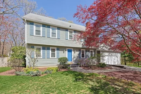 16 Teaberry Ln, North Attleboro, MA 02760