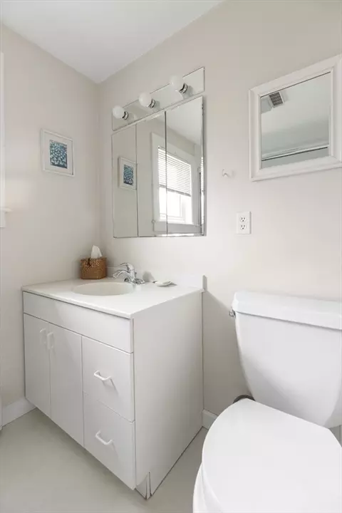 Bath - 20 Middle St, Beverly, MA 01915 photo 4 of 5