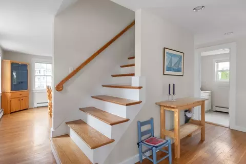 Entry Way - 20 Middle St, Beverly, MA 01915 photo 2 of 2