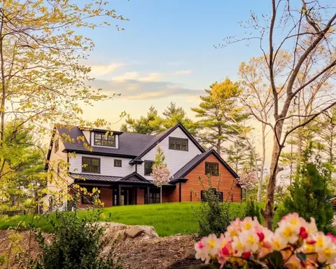 71 Walpole St, Dover, MA 02030