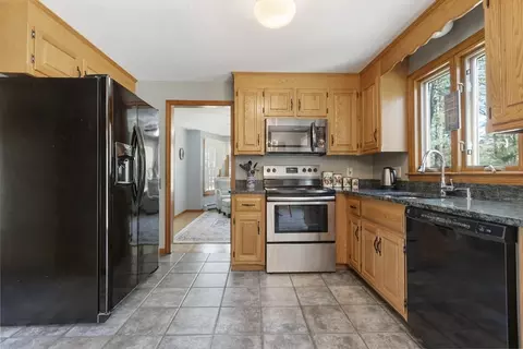 Kitchen - 8 Griffin Rd, Franklin, MA 02038 photo 2 of 2