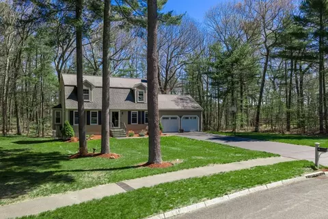 Exterior - 8 Griffin Rd, Franklin, MA 02038 photo 3 of 6