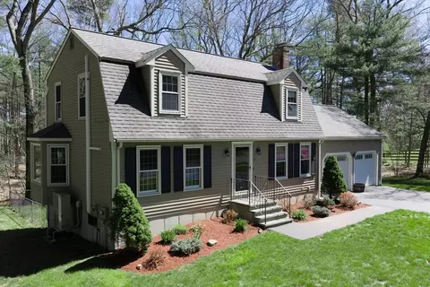 Exterior - 8 Griffin Rd, Franklin, MA 02038 photo 2 of 6