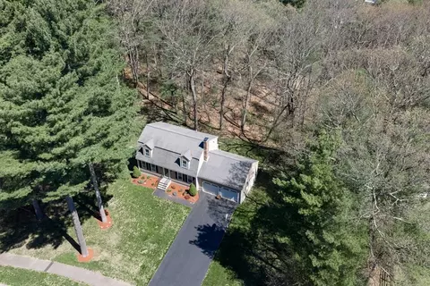 View/Area - 8 Griffin Rd, Franklin, MA 02038 photo 2 of 3