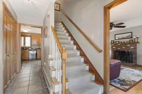 Entry Way - 8 Griffin Rd, Franklin, MA 02038 photo 2 of 2