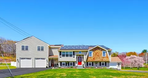 2 Kimberly Ln, Blackstone, MA 01504