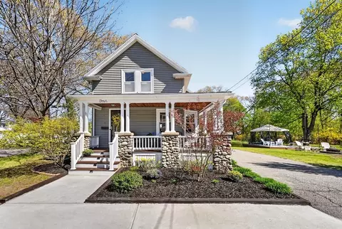 4 Lakeside Dr, Framingham, MA 01702