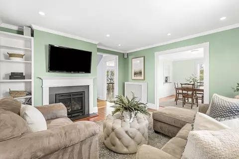 Living - 21 Howe St, Wellesley, MA 02482 photo 2 of 4