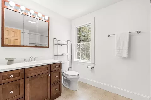 Bath - 21 Howe St, Wellesley, MA 02482 photo 2 of 3