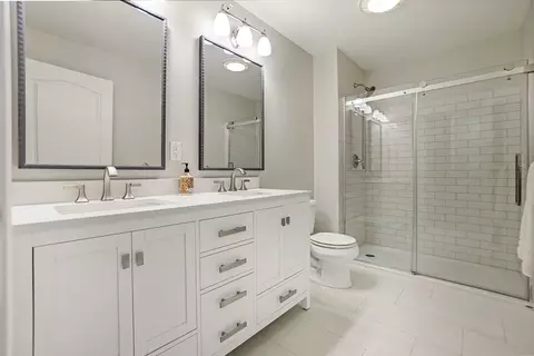 Bath - 13 Junction Ln #13, Hamilton, MA 01982 photo 1 of 3