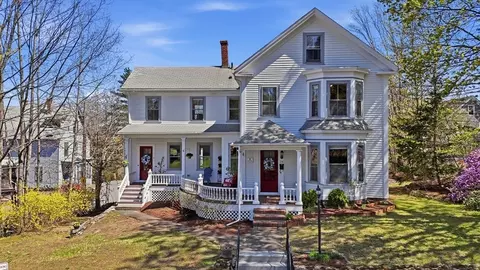 26 Walnut St, Maynard, MA 01754