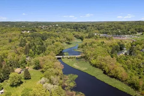 View/Area - 8 Deer Path #8, Hudson, MA 01749 photo 1 of 2