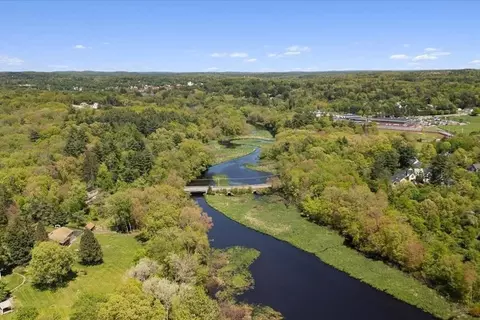 View/Area - 8 Deer Path #8, Hudson, MA 01749 photo 2 of 2