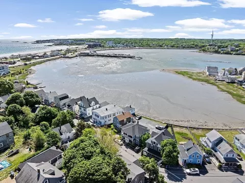 49 Bay St, Hull, MA 02045