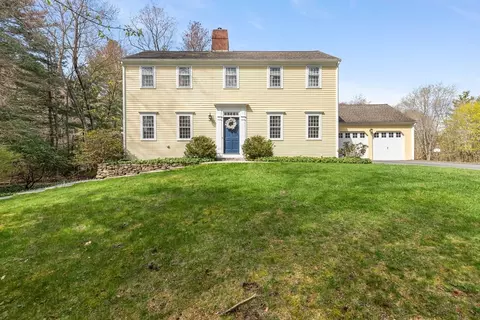 55 Pamden Ln, Seekonk, MA 02771