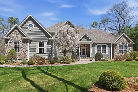 10 Analore Cir, Norfolk, MA 02056